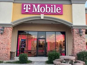 T-Mobile Bienville Blvd & Rue Maurepas