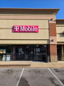 T-Mobile Woodlawn Plaza