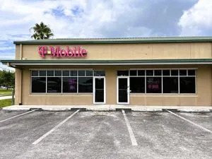 T-Mobile S Parrott Ave & SW 15th St