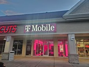 T-Mobile Spencer Plain Rd & Boston Post Rd