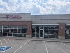 T-Mobile W Maple Rd & N 150th St