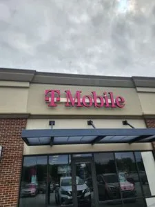 T-Mobile N 180th St & Burke St