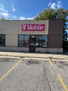 T-Mobile N 72nd St & Ames Ave