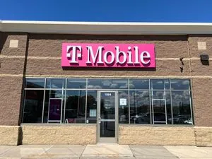 T-Mobile 61st St NE & Labeaux Ave NE
