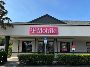 T-Mobile Saxon Blvd & Enterprise Rd