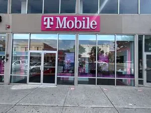 T-Mobile Main St & Day St