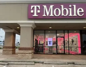 T-Mobile Macarthur Dr & Donnell St
