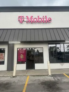 T-Mobile Navarre Ave & Camelot Dr