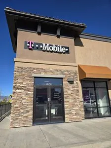 T-Mobile 800 N & 1200 W