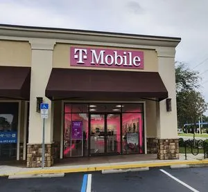 T-Mobile N Nova Rd & Sterthaus Dr