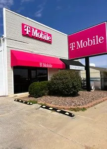 T-Mobile Main St & 15th St