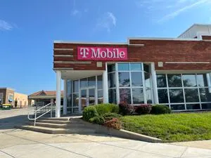 T-Mobile Quivira 95 Shops