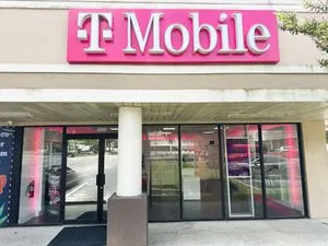T-Mobile SE Abshier Blvd & SE Hames