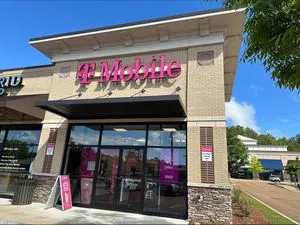 T-Mobile Jackson Ave W & Allison Cove