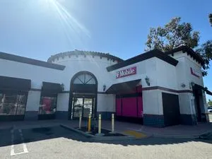 T-Mobile Wooley & Oxnard at 5 Points
