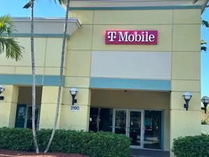 T-Mobile Northlake Blvd & Congress Ave
