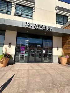 T-Mobile Landmark Dr & Ute Blvd