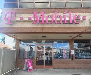T-Mobile Main St & Goshen St