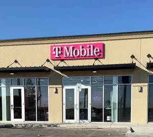 T-Mobile Cedar & Lincoln