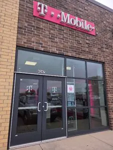 T-Mobile Venture Dr & 38th St
