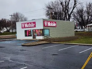 T-Mobile Broadway & Albert