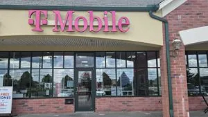 T-Mobile Capitol Dr & Meadowcreek Dr