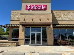 T-Mobile FM 685 & Pflugerville Pkwy