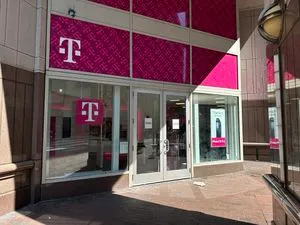 T-Mobile Market St & 13th St