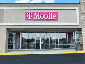 T-Mobile E Ash St & Looney Rd