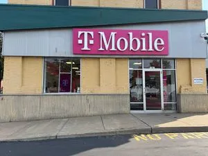 T-Mobile Wharton St & S 21st St
