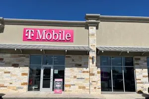 T-Mobile Oaklawn & Winship
