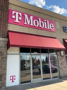 T-Mobile 77th St & 76th St