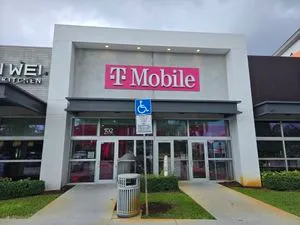 T-Mobile N Federal & Ne 24th Street