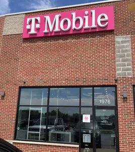 T-Mobile Mall Place & Fairplain