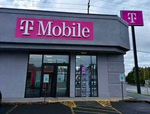 T-Mobile E 1st St & S Golf Course Rd