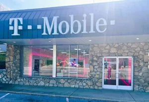 T-Mobile S Broadway St & W Knight St