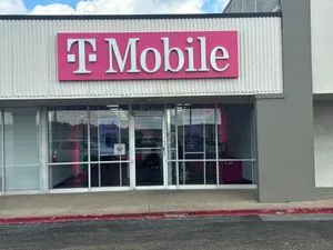 T-Mobile NorthShore Plaza