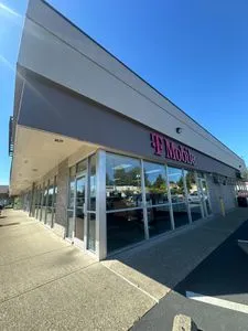 T-Mobile Bethel Rd SE & SE Lund Ave