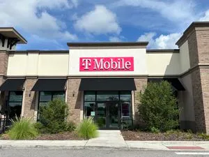T-Mobile Highway 19 & Embassy Blvd