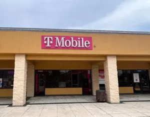 T-Mobile S Federal Hwy & Jennings Rd
