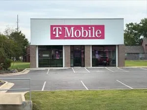 T-Mobile N Broadway St