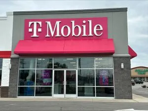 T-Mobile US 62 & Medical Center Dr