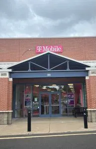 T-Mobile Nassau Park Blvd & Quaker Rd