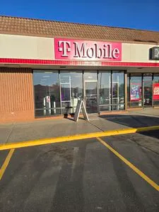 T-Mobile Pullman, S Grand Ave