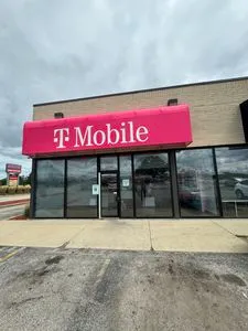 T-Mobile S Green Bay Rd & Regency West Dr