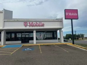 T-Mobile E Hidalgo Ave and Frontage Rd