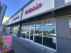 T-Mobile SW Veterans Way & SW 9th St