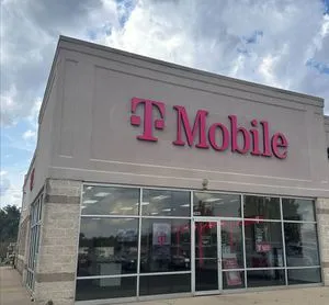 T-Mobile E Broad St & Waggoner Rd