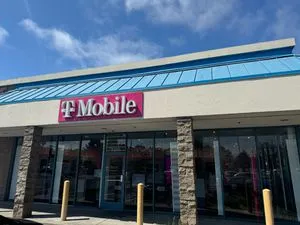 T-Mobile Macdonald & Marina