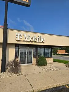 T-Mobile Main St & S 37th St